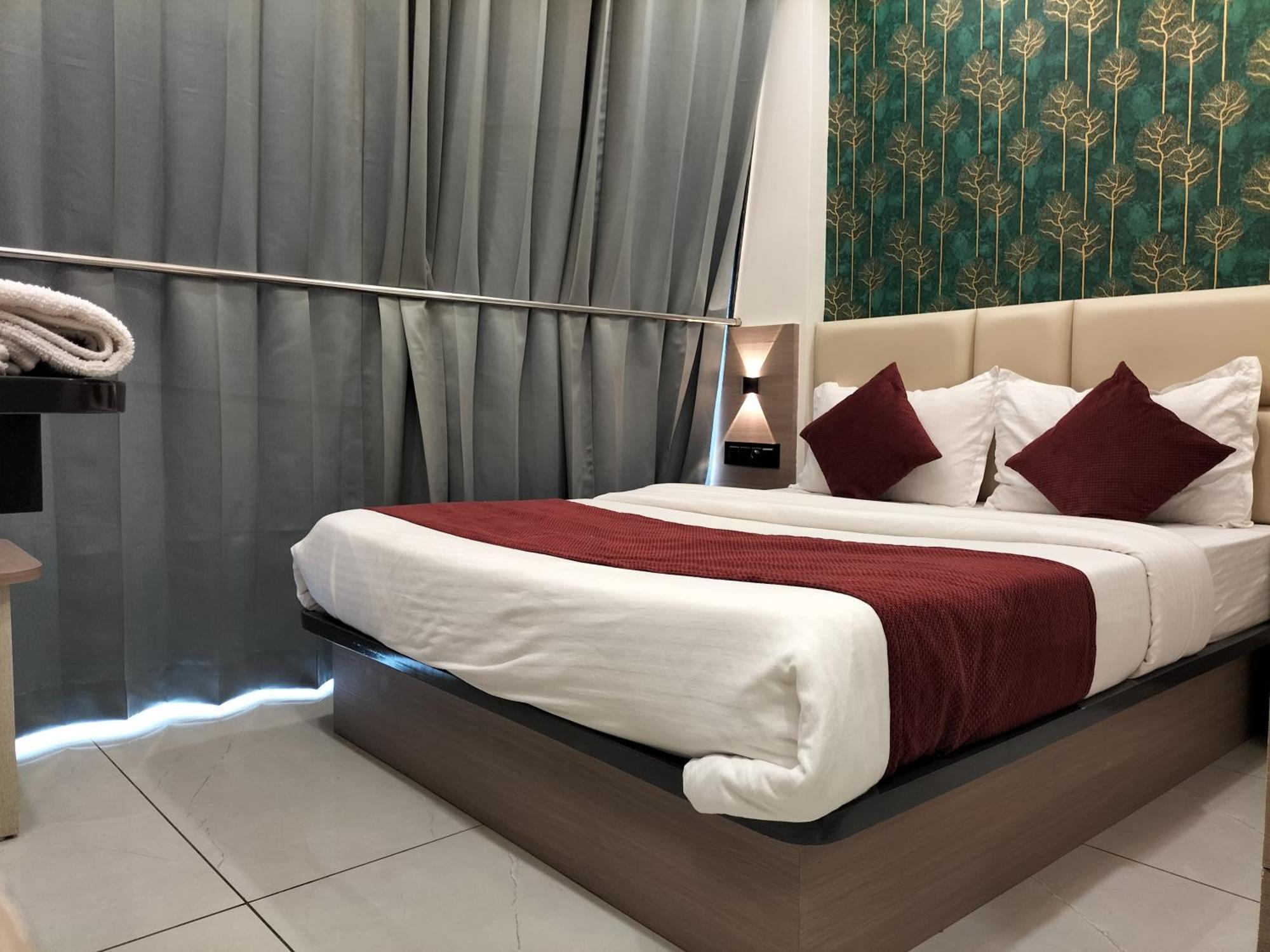Hotel Paris Plaza Ahmedabad Exterior foto